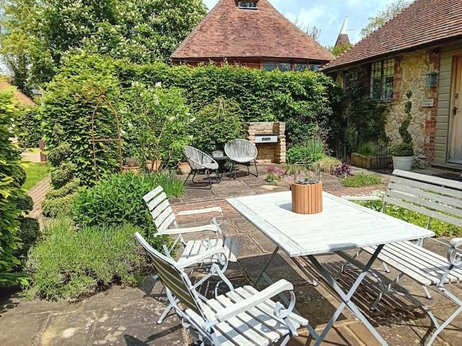 Cloth Hall Barn & Cottages Smarden Exterior photo